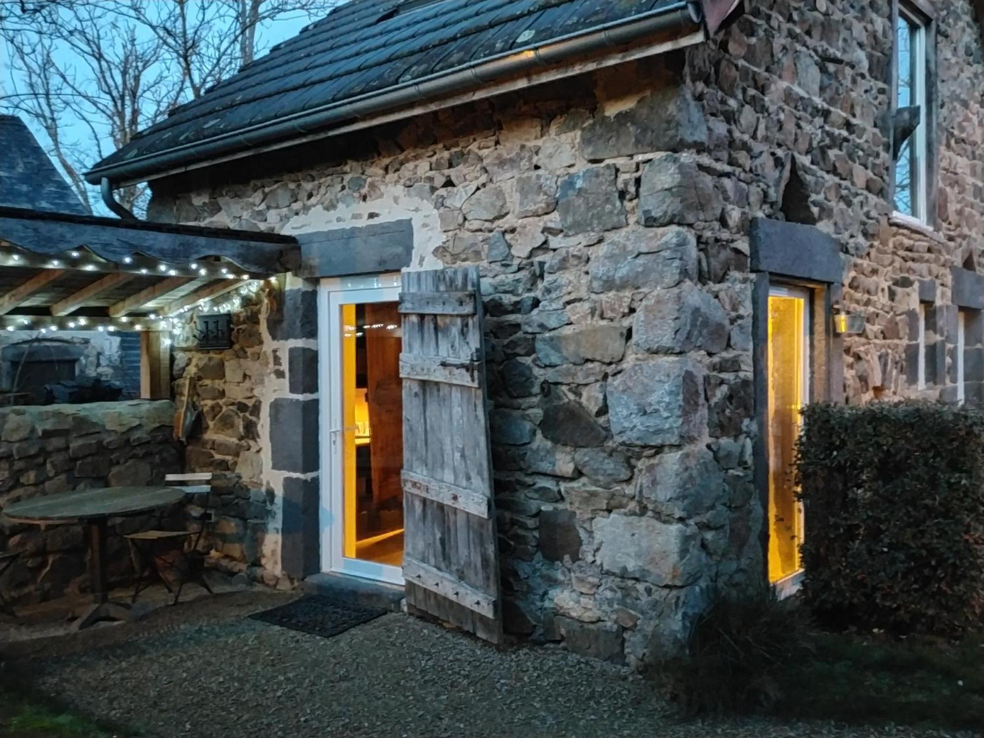 Saint-Angel  Suites De Campagne Les Eydieux, Petits Dejeuners Inclus מראה חיצוני תמונה